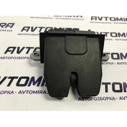 Замок задньої кришки багажника Ford Focus 3 1760139